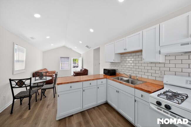Foto del edificio - 4546 Marquette Rd