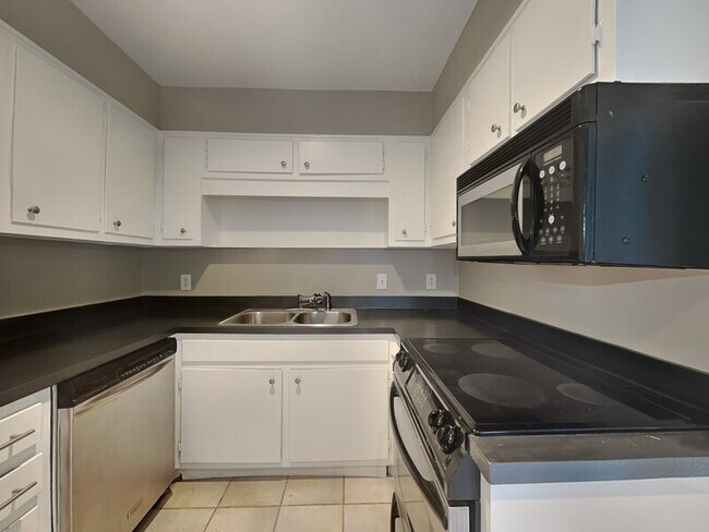 Building Photo - 3412 Sandner Ct