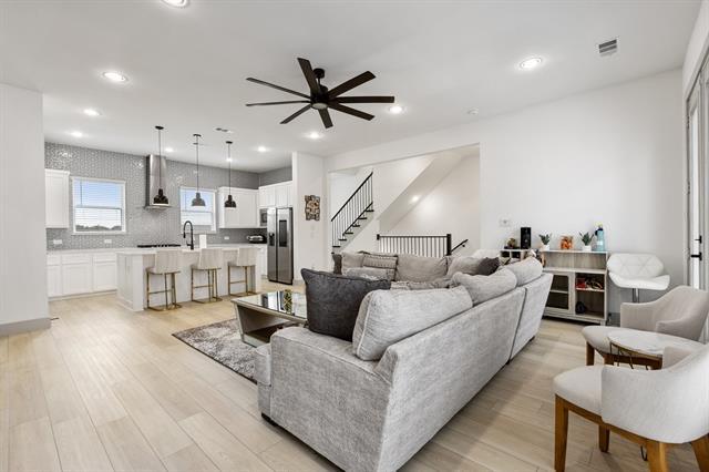 Building Photo - 2635 Carmelita St