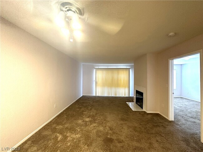 Building Photo - 1900 Villa Palms Ct
