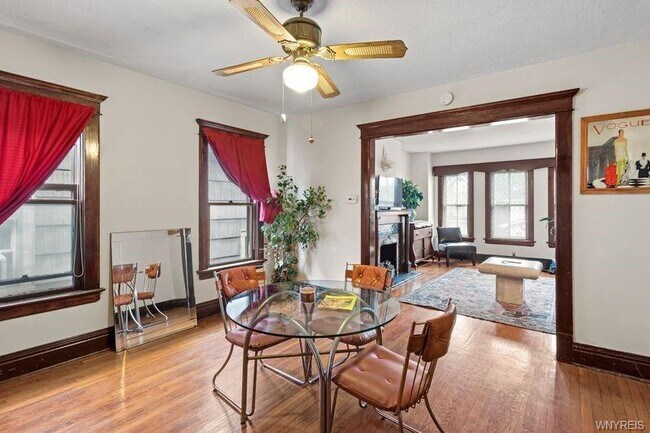 Foto del edificio - 877 Hertel Ave