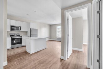 Building Photo - 127 Centre St