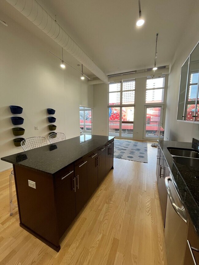 Foto del edificio - Montage Stunner - All the Amenities - In the Heart of Downtown Reno