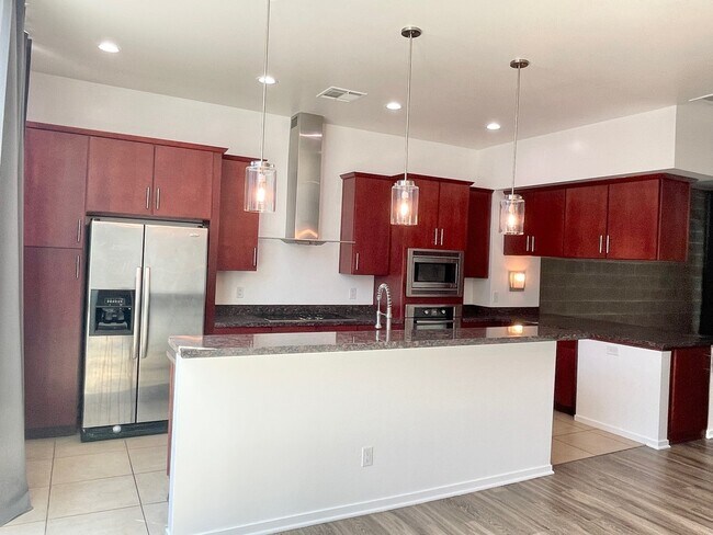 Foto del edificio - 366 S Farmer Ave