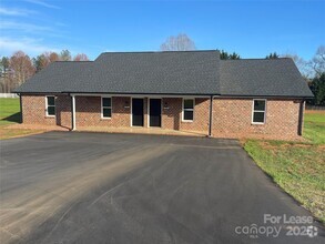 Building Photo - 4013 Eugene Dr