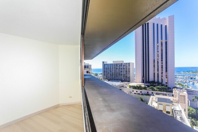 Foto del edificio - Waikiki Marina #1801 Studio, all utility i...