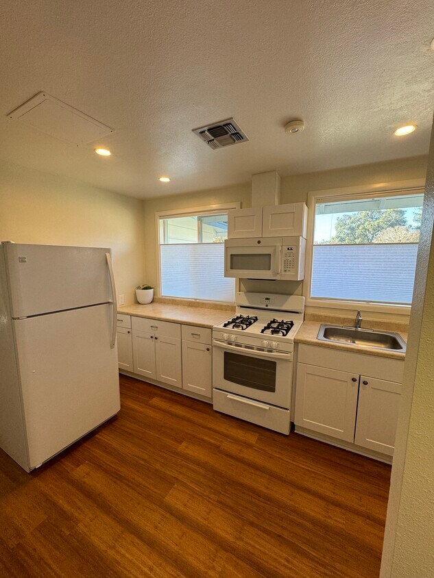 194 Sotoyome St, Santa Rosa, CA 95405 - 194 Sotoyome St Santa Rosa, CA  95405 | Apartments.com