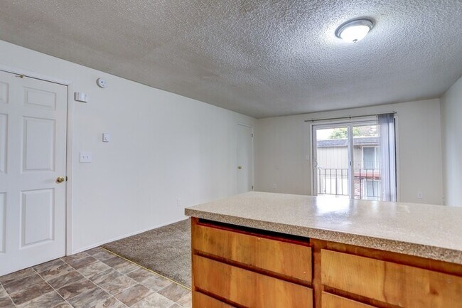 Foto del edificio - READY FOR YOU!! - Spacious upper 1 bedroom...