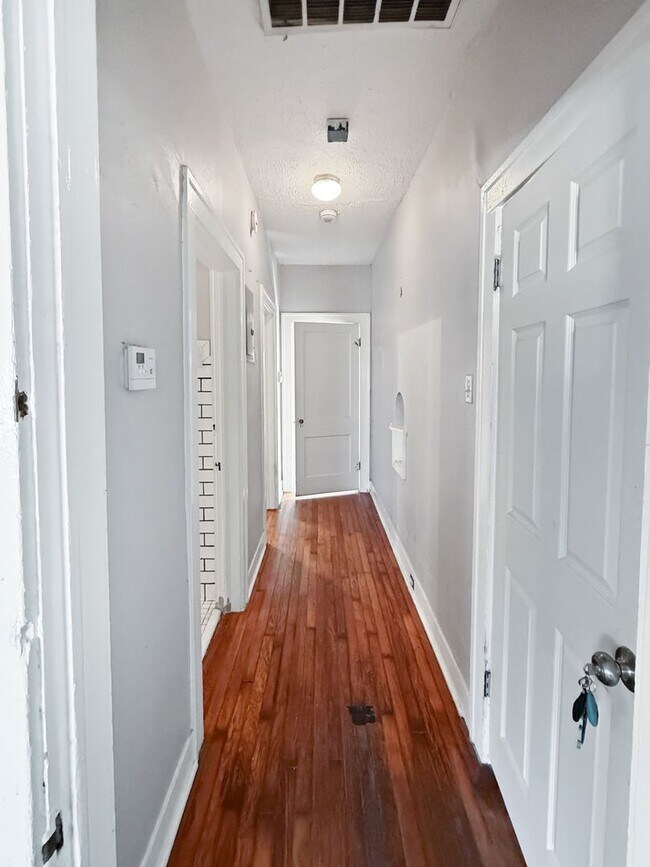 Building Photo - 3-Bedroom Home Near Downtown & The Pearl – Central San Antonio Living