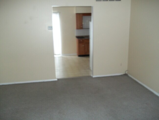 Foto del edificio - 2283 Samira Rd