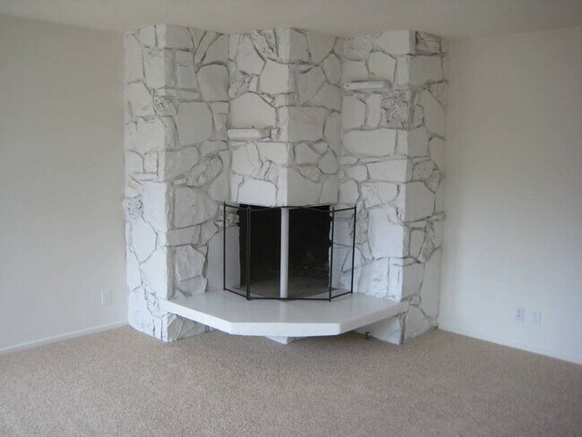 Building Photo - 11616 Gorham Ave