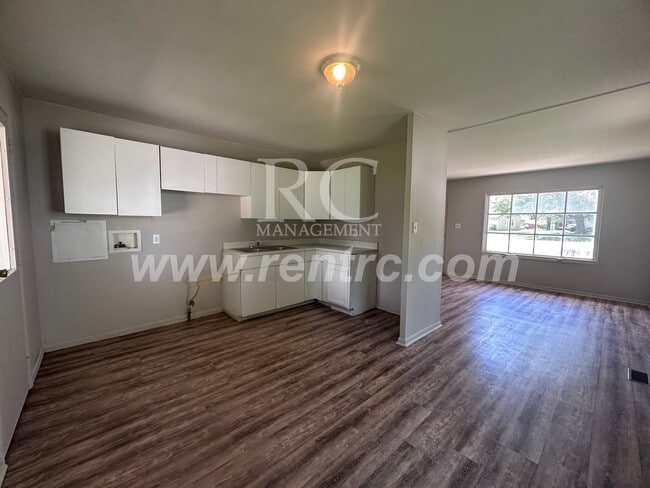 Building Photo - 1213 Giddings-