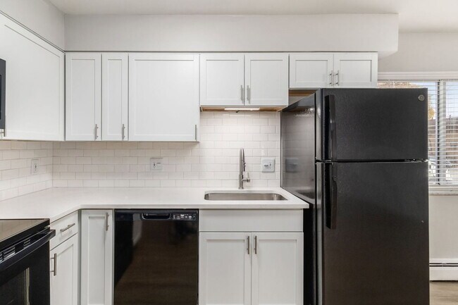 Foto del edificio - 639 Riverview Dr