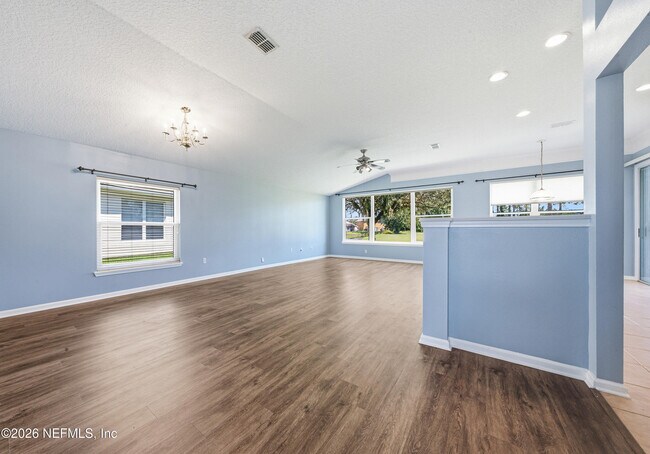 Foto del edificio - 1380 Fairway Village Dr