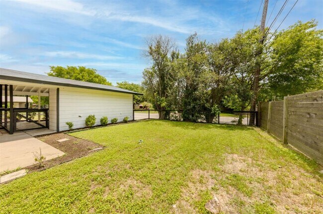 Foto del edificio - 1423 Braes Ridge Dr