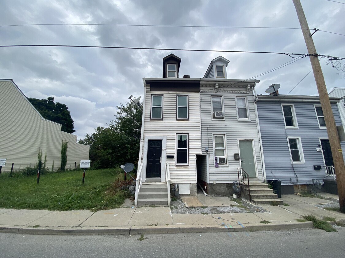 Primary Photo - 127 Arch St
