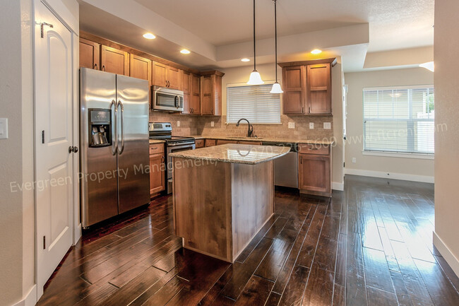 Building Photo - Great 2-Bed, 2.5-Bath Condo with a 2-car G...
