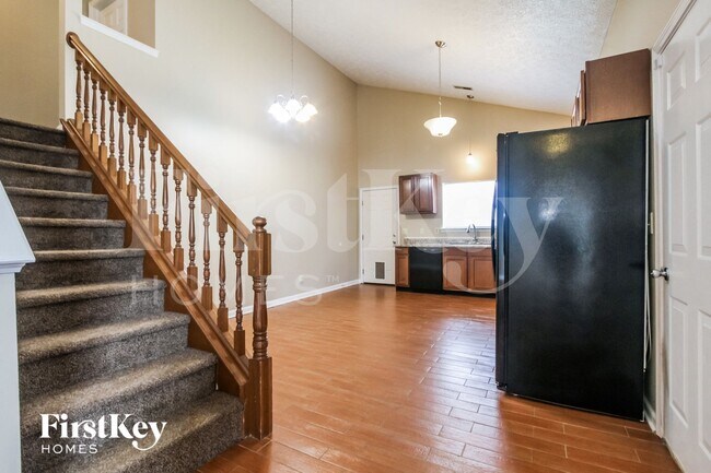 Foto del edificio - 1056 Oak Leaf Rd