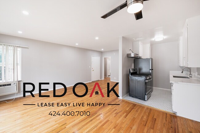 Foto del edificio - Spacious One Bedroom with Glorious Hardwoo...