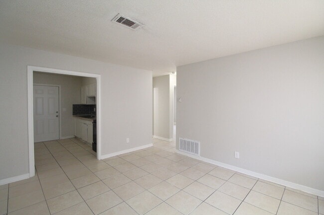 Building Photo - North Pensacola Duplex Near UWF & I-10 – Ready for Immediate Move-In