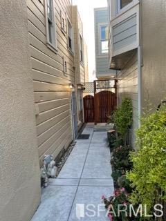 Building Photo - 2587 21st Ave