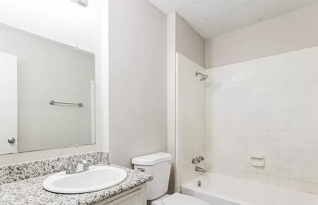 Foto del edificio - 1170 Spring Lake Cove