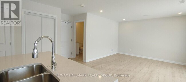 Building Photo - 821 Arcadian Private