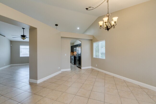 Foto del edificio - Black Mountain Retreat with Private Casita, Pool & No HOA