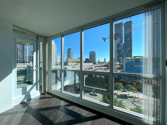 Building Photo - 16 Yonge St