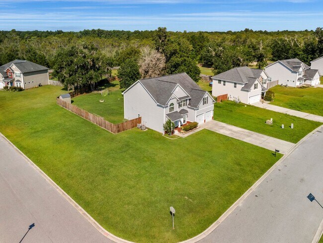 Building Photo - 5 Bedroom, 3 Bath Home in Horse Creek Farms