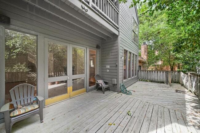 Photo - 130 Sugar Berry Cir House