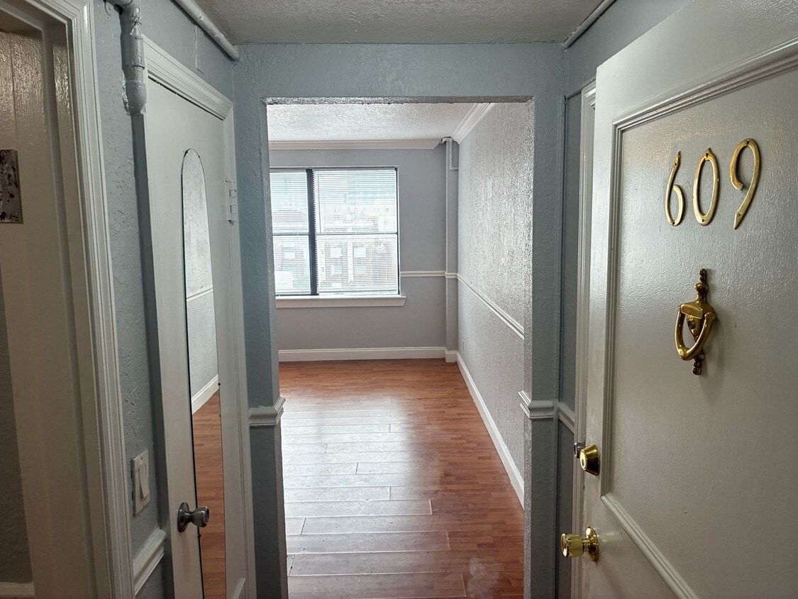 Primary Photo - 311 W Ashley St