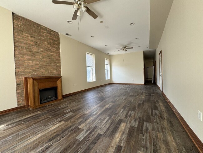 Foto del edificio - 3158 W Jackson Blvd