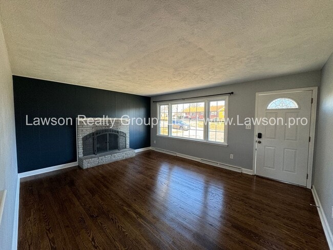 Foto del edificio - Beautifully Updated Ranch with Large Flat ...