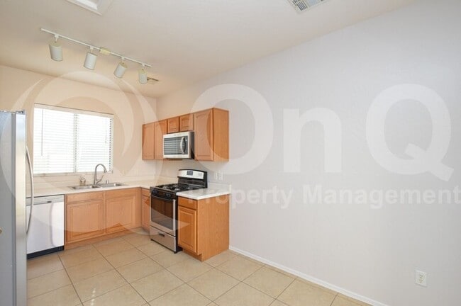 Building Photo - 614 E Colt Ct