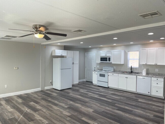 Building Photo - 1792-MF2-E4