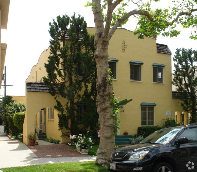 Building Photo - 138 N Almont Dr