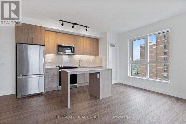 Building Photo - 286 Main St