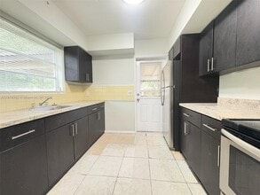 Building Photo - 1900 NW 12th Ave