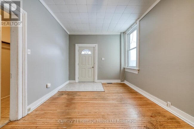 Building Photo - 100 Cherry St