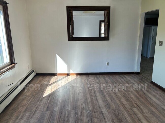 Building Photo - 583 S Main St