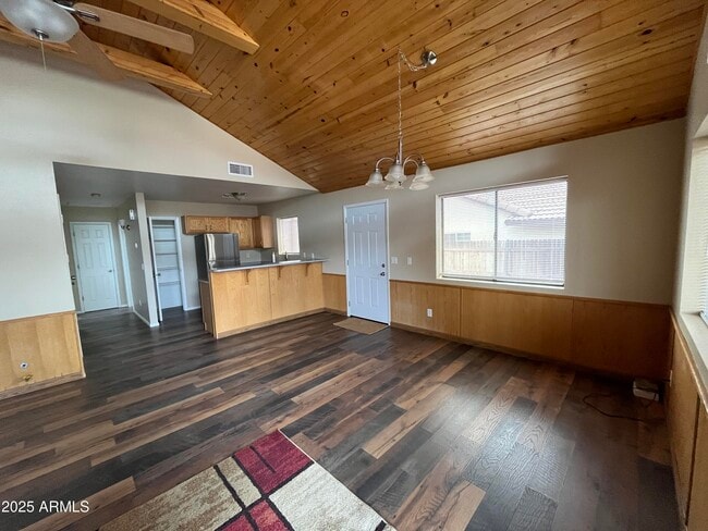Building Photo - 10261 E La Palma Ave