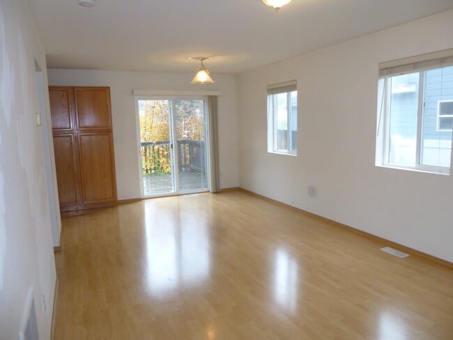 Building Photo - Adorable Home in Whitefish