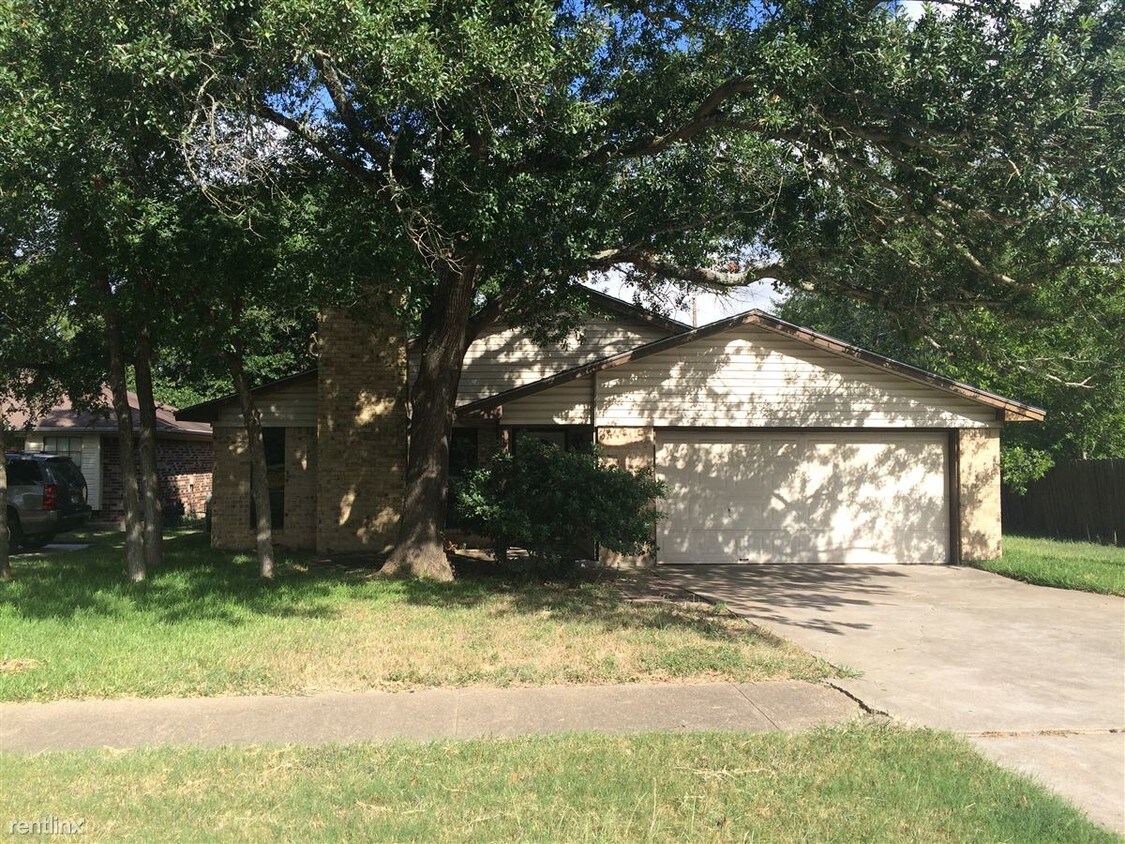 Primary Photo - 4213 Woodcrest Dr