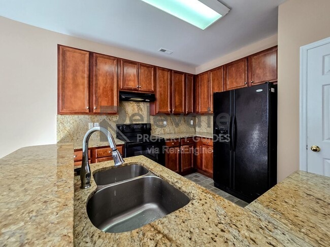 Building Photo - 805 Parkland Pl