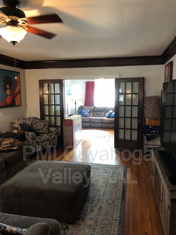 Building Photo - 358 Merriman Rd