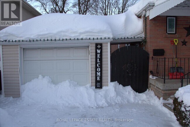 Photo du bâtiment - 208 Oakridge Dr