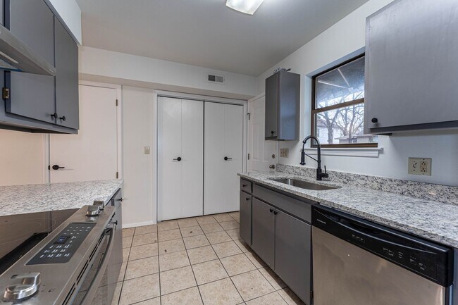 Foto del edificio - 2 Blocks from Downtown Siloam