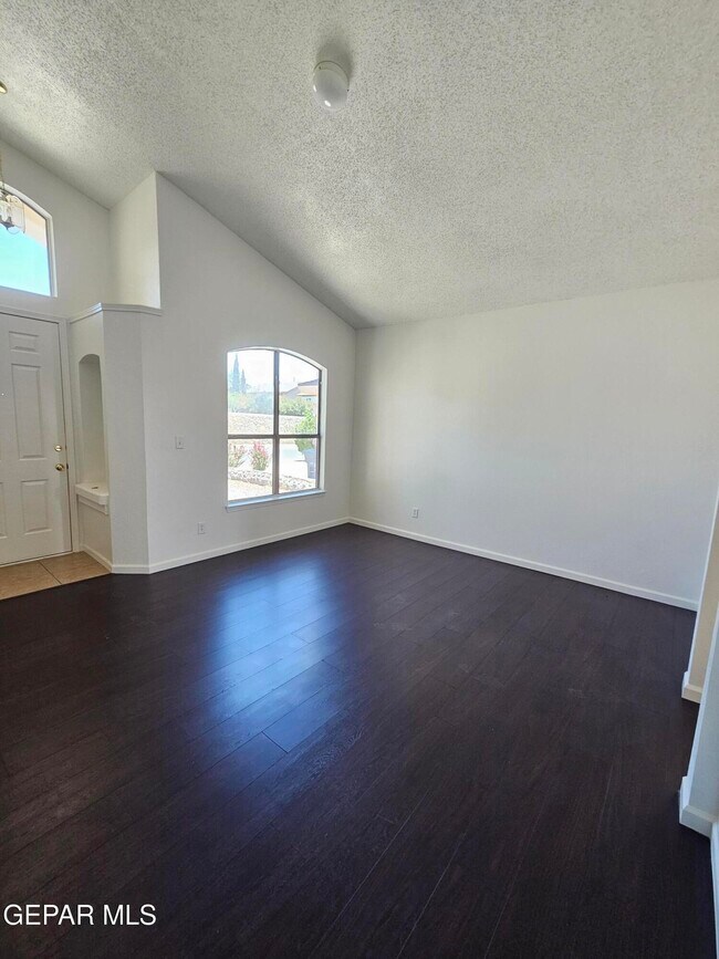 Foto del edificio - 6087 Camden Lake St