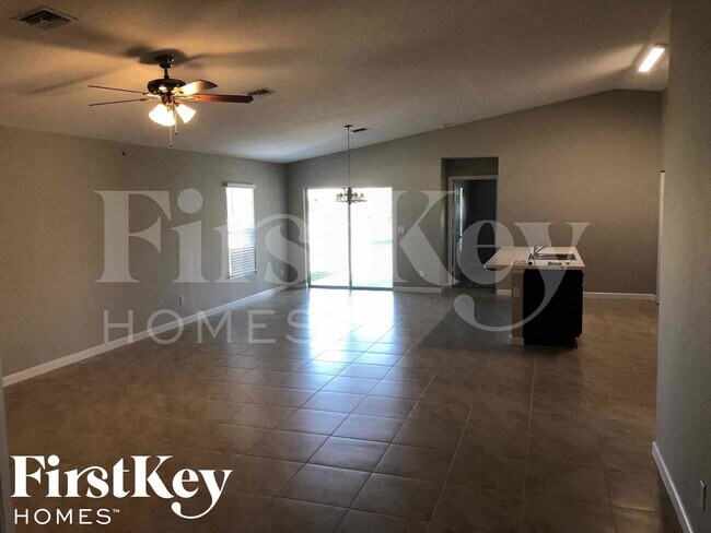 Foto del edificio - 561 SE Brookside Terrace